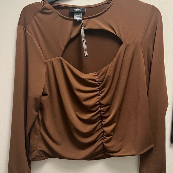 JUST POLLY Trendy Plus Size Ruched Cutout Top side brown 3x - Picture 3 of 4